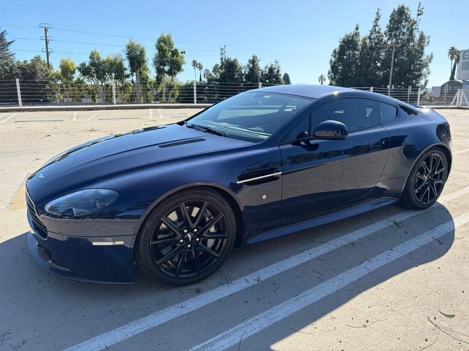 2015 Aston Martin Vantage - Image 2 of 21