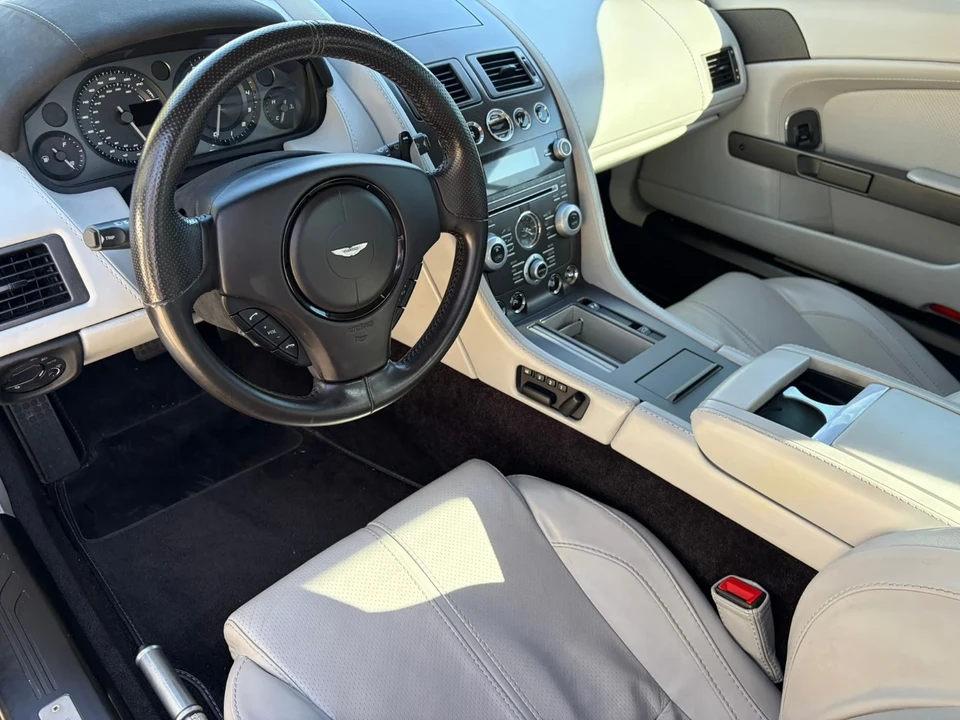 2015 Aston Martin Vantage - Image 19 of 21