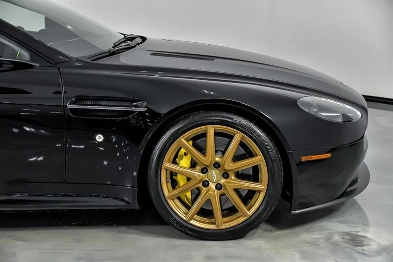 2015 Aston Martin Vantage - Image 14 of 21