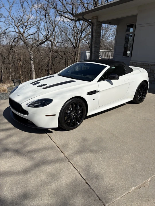 2015 Aston Martin Vantage - Image 2 of 22