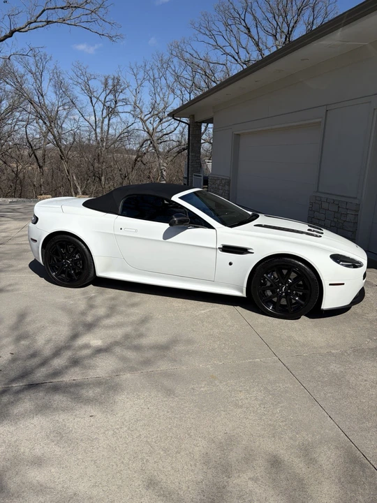 2015 Aston Martin Vantage - Image 8 of 22