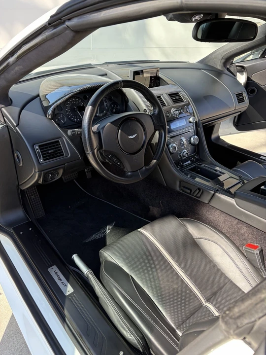 2015 Aston Martin Vantage - Image 16 of 22