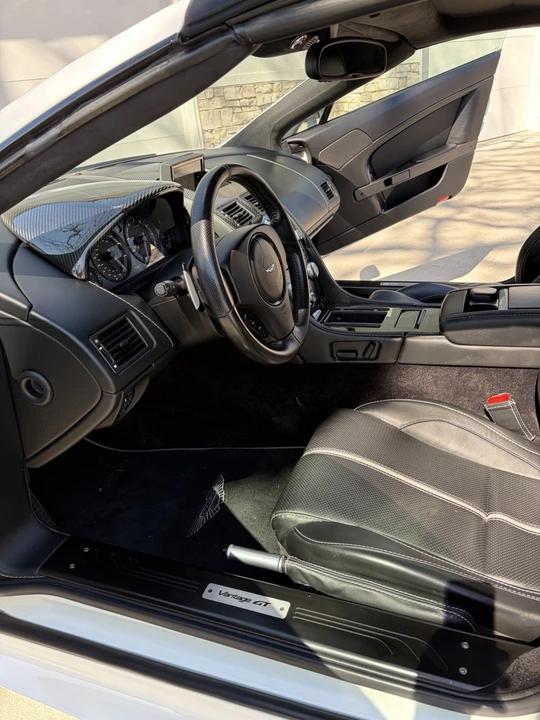 2015 Aston Martin Vantage - Image 18 of 22