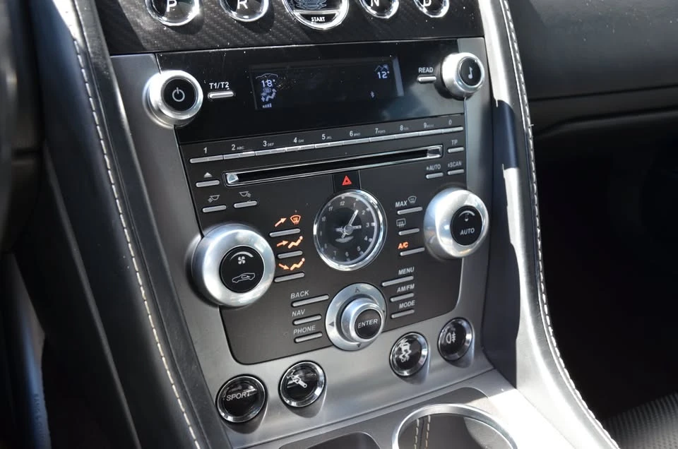 2015 Aston Martin Rapide - Image 18 of 19