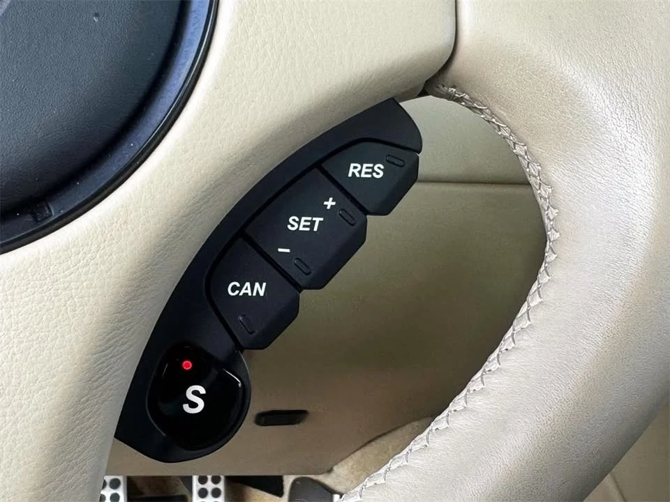 2015 Aston Martin Vanquish 2nd Gen - Image 15 of 18