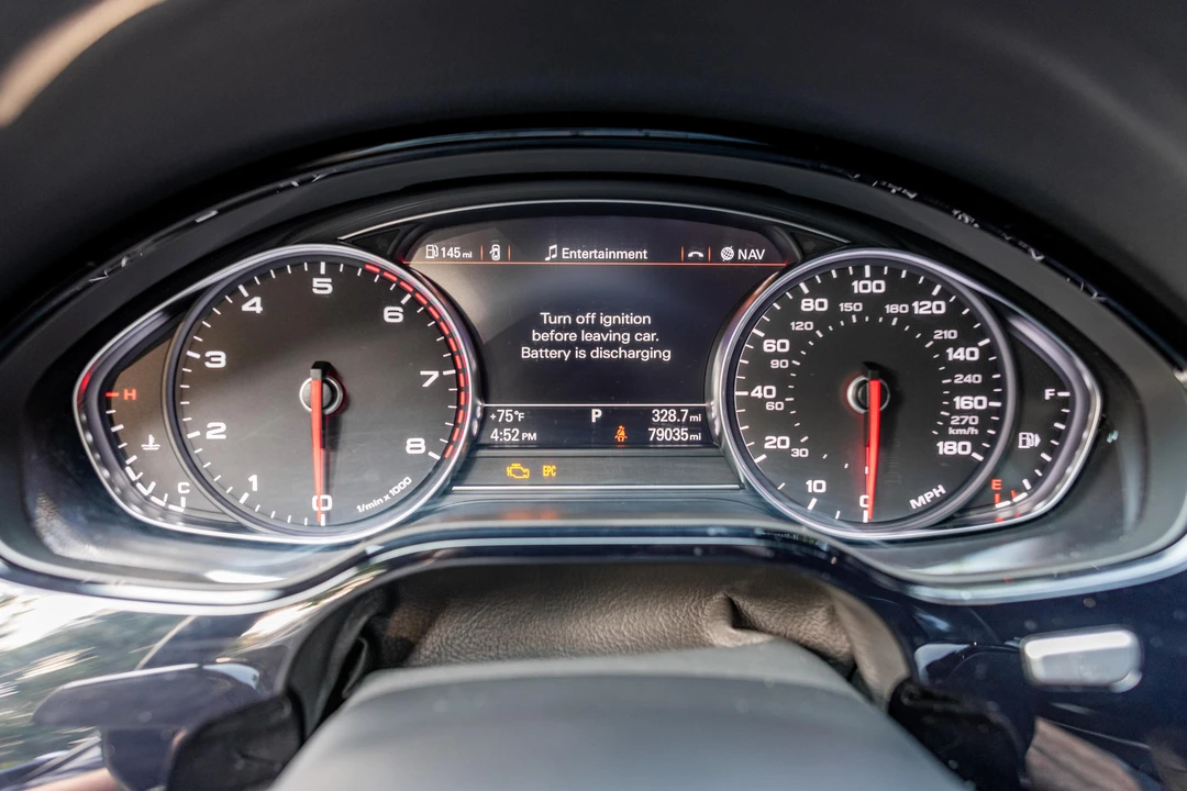 2015 Audi D4 A8 - Image 19 of 31