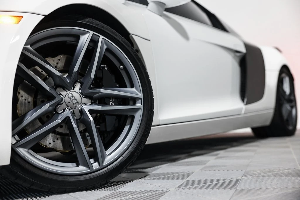 2015 Audi 42 R8 - Image 11 of 21