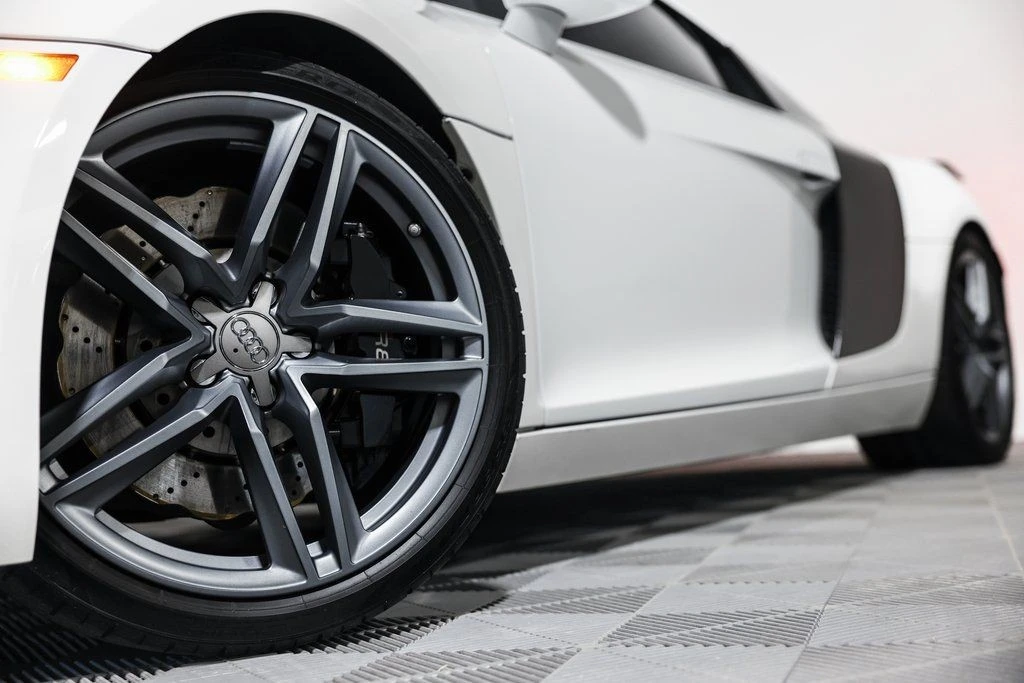 2015 Audi 42 R8 - Image 11 of 21