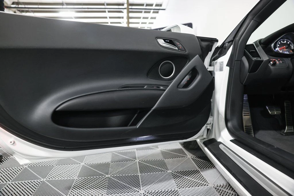 2015 Audi 42 R8 - Image 25 of 28