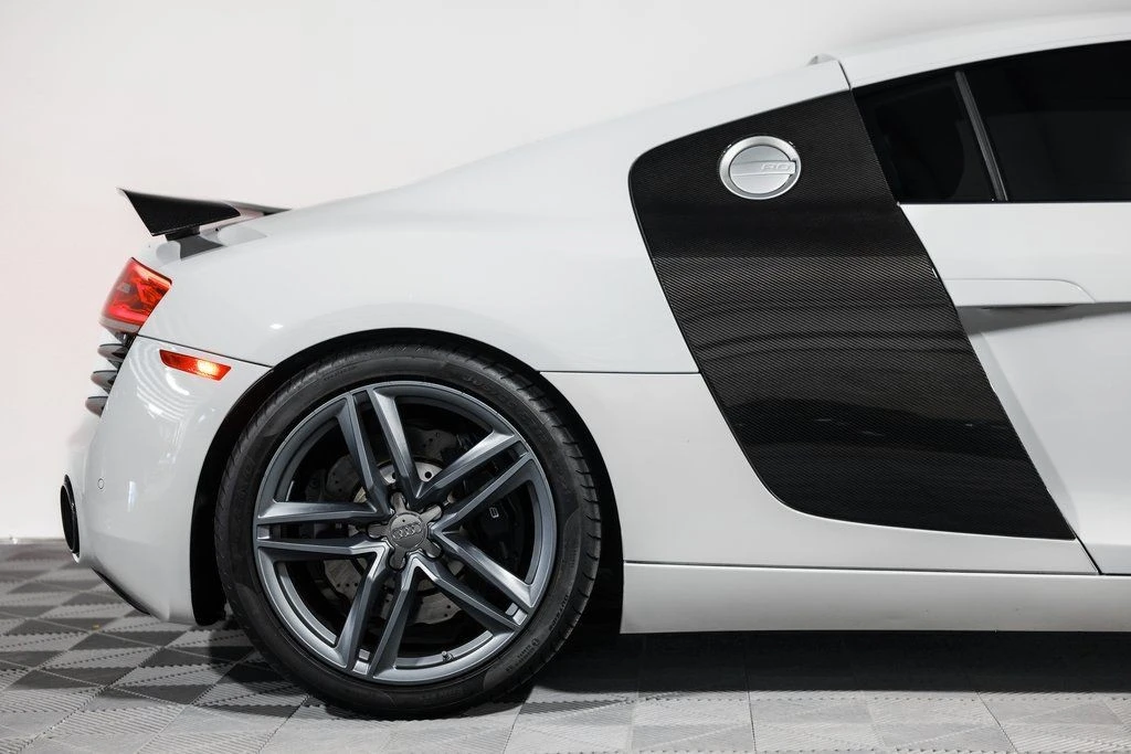 2015 Audi 42 R8 - Image 2 of 28
