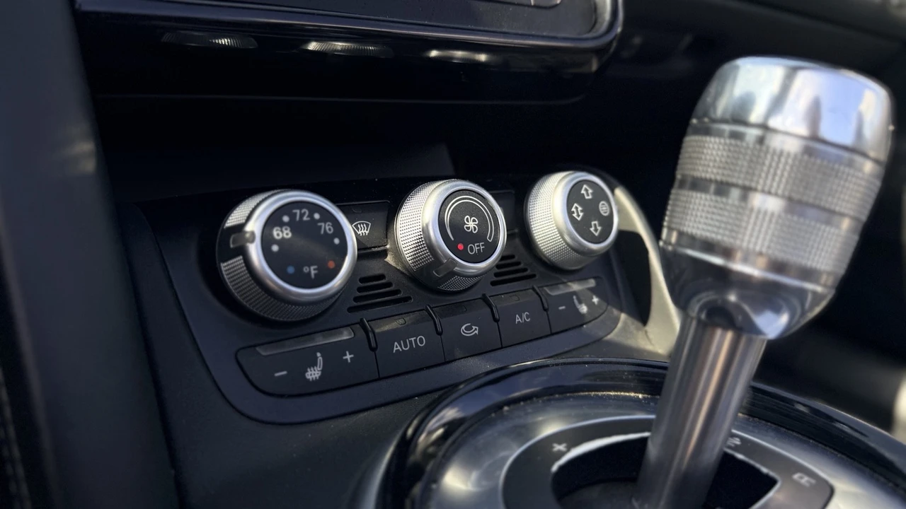 2015 Audi 42 R8 - Image 17 of 25