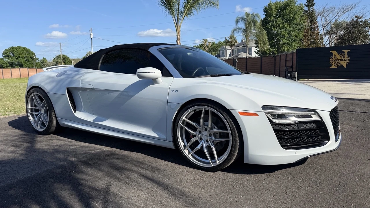 2015 Audi 42 R8 - Image 2 of 21