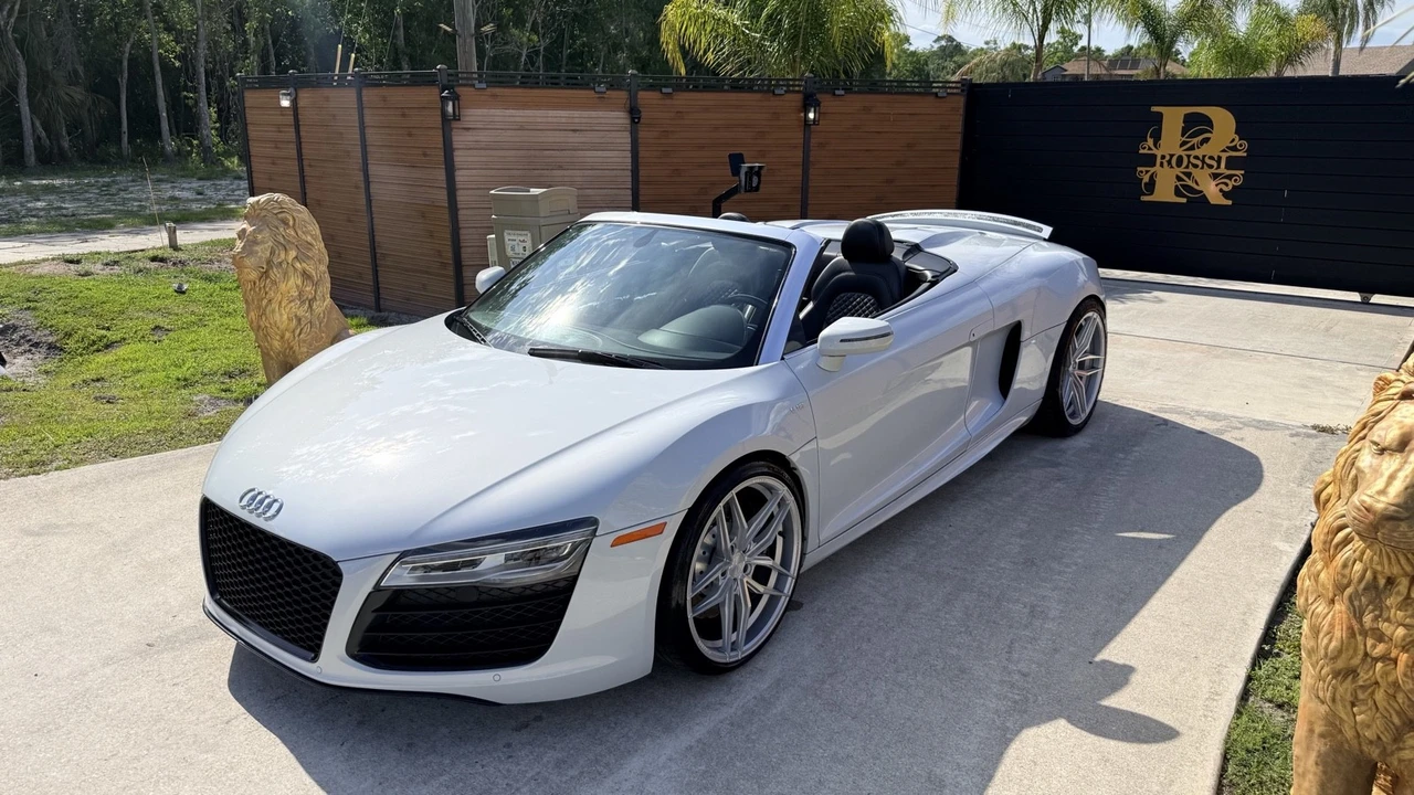 2015 Audi 42 R8 - Image 14 of 25