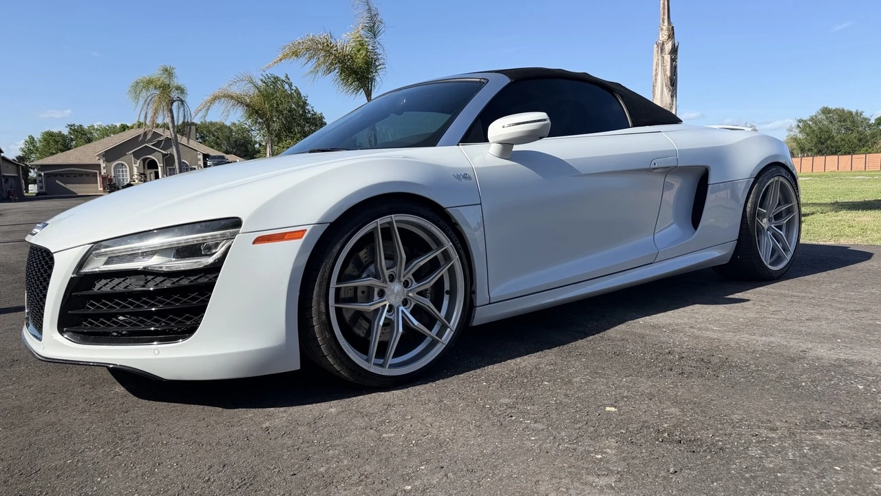 2015 Audi 42 R8 - Image 9 of 21