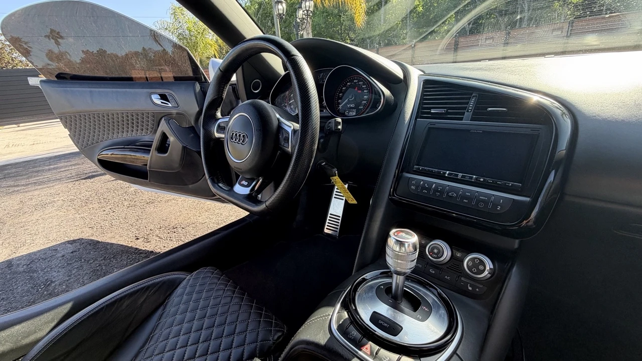 2015 Audi 42 R8 - Image 18 of 21