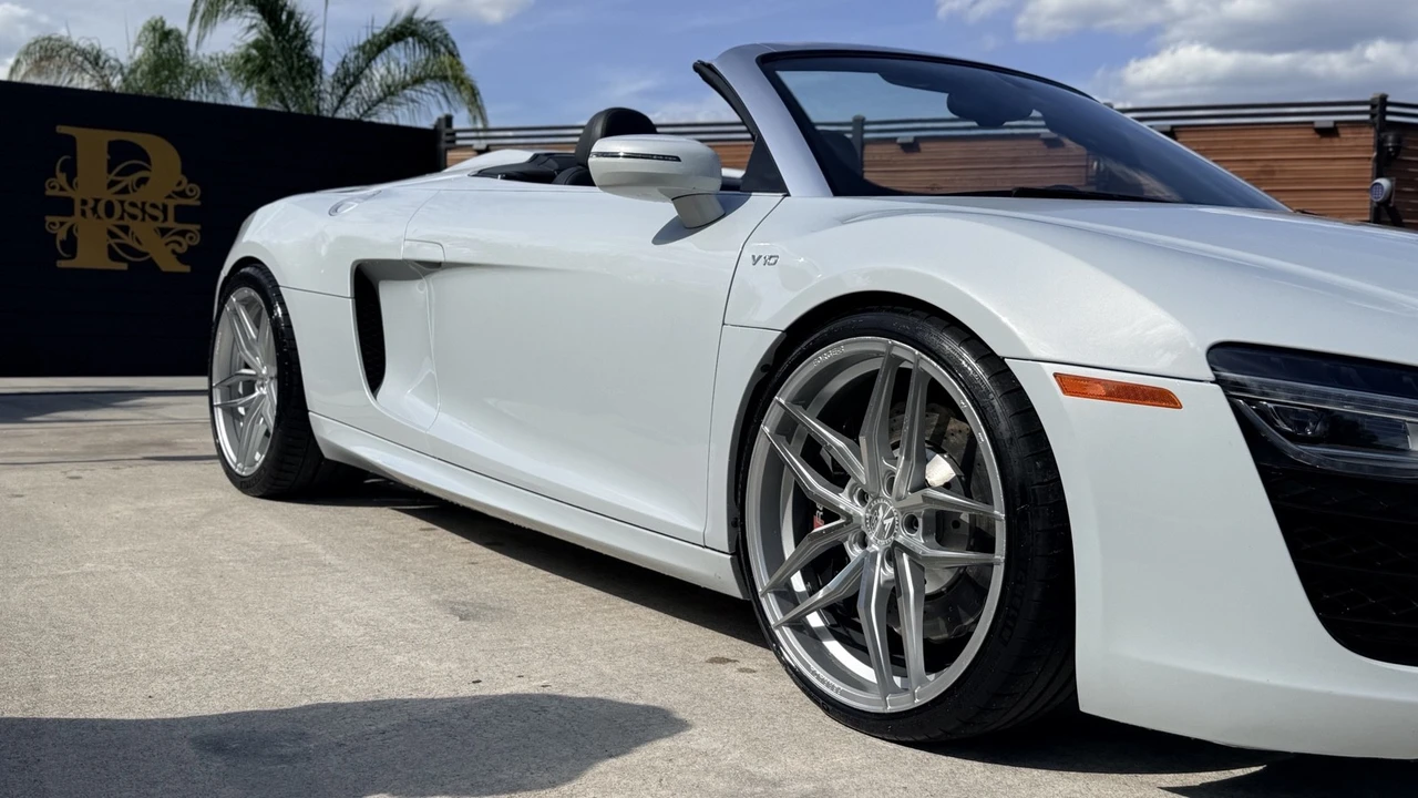2015 Audi 42 R8 - Image 2 of 25