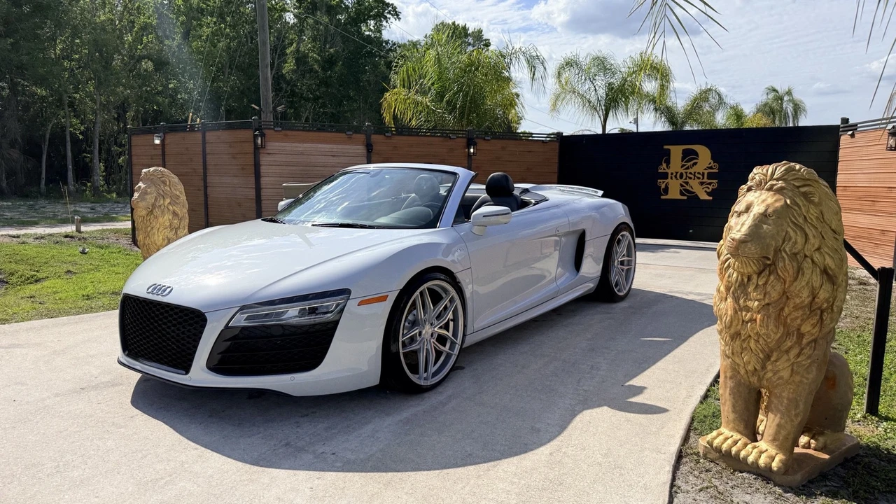 2015 Audi 42 R8 - Image 10 of 25