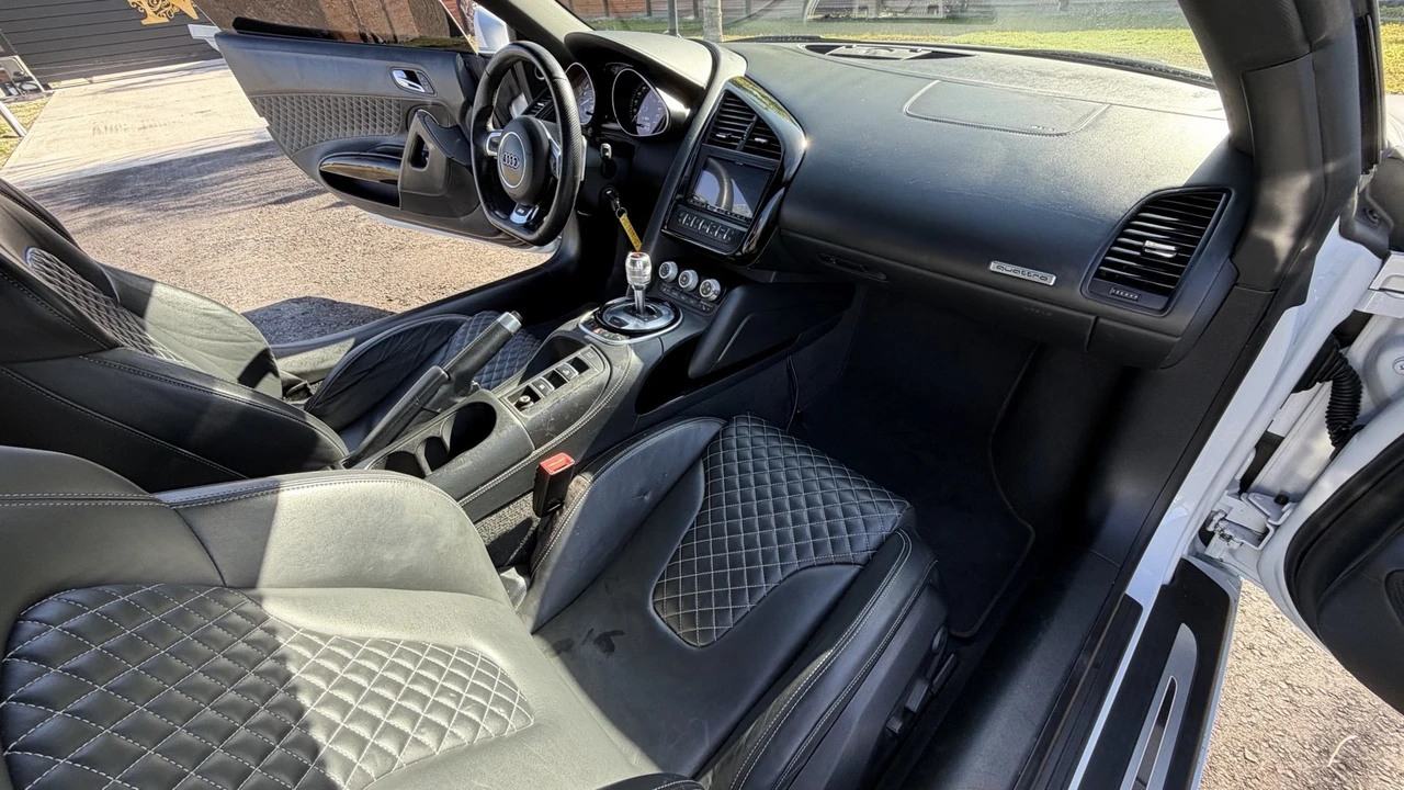 2015 Audi 42 R8 - Image 16 of 21
