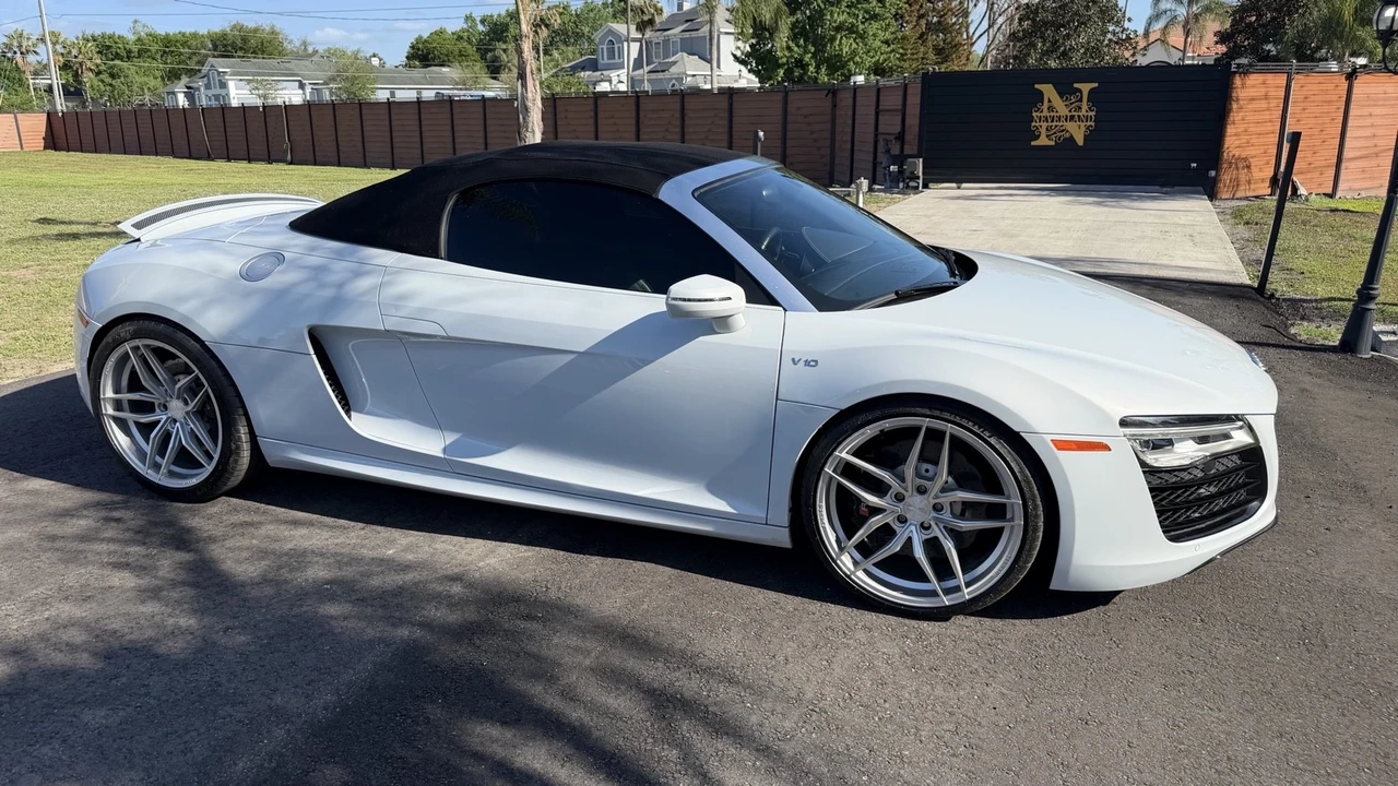 2015 Audi 42 R8 - Image 3 of 21