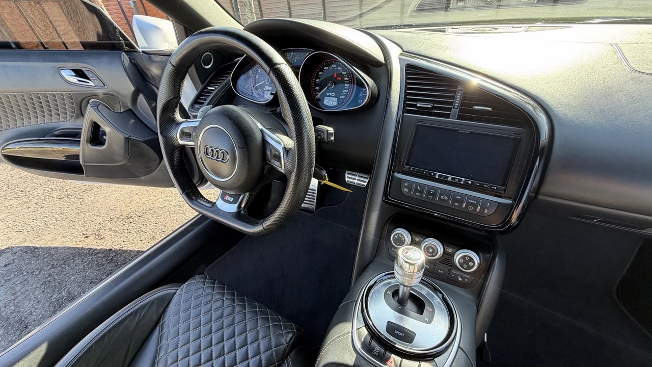 2015 Audi 42 R8 - Image 19 of 21