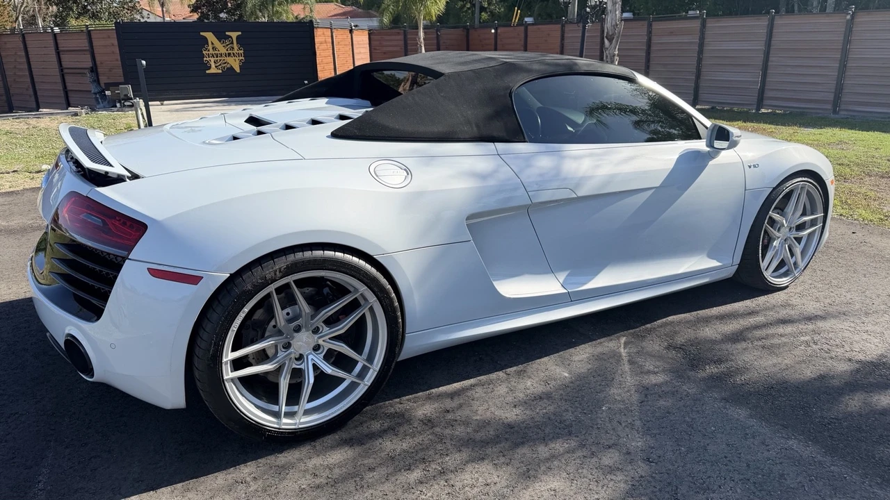 2015 Audi 42 R8 - Image 5 of 21