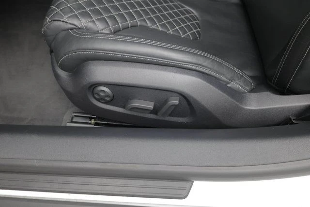 2015 Audi 42 R8 - Image 9 of 16
