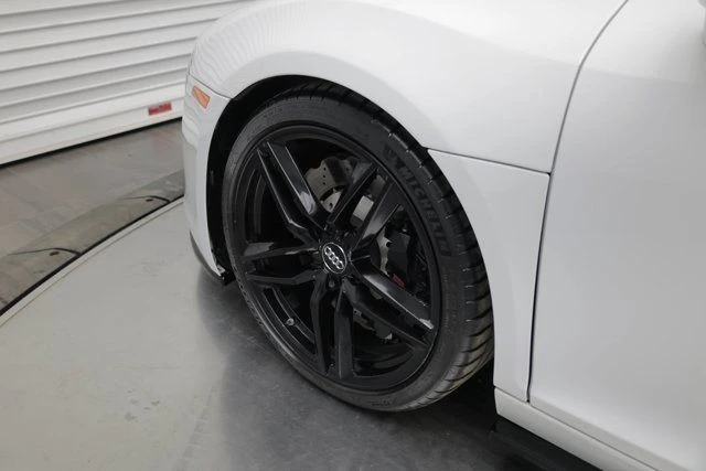 2015 Audi 42 R8 - Image 6 of 16