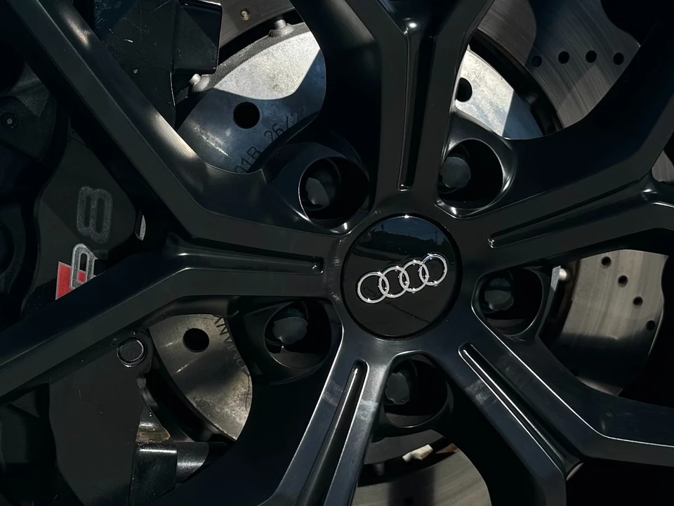 2015 Audi 42 R8 - Image 26 of 31