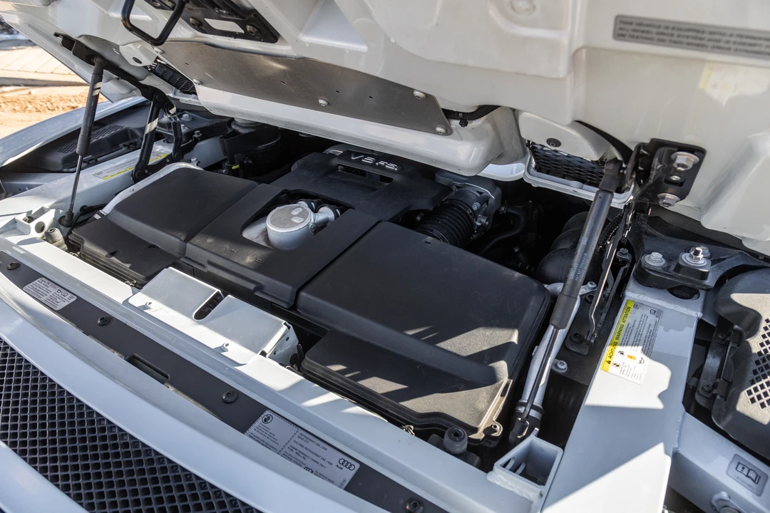 2015 Audi 42 R8 - Image 7 of 9