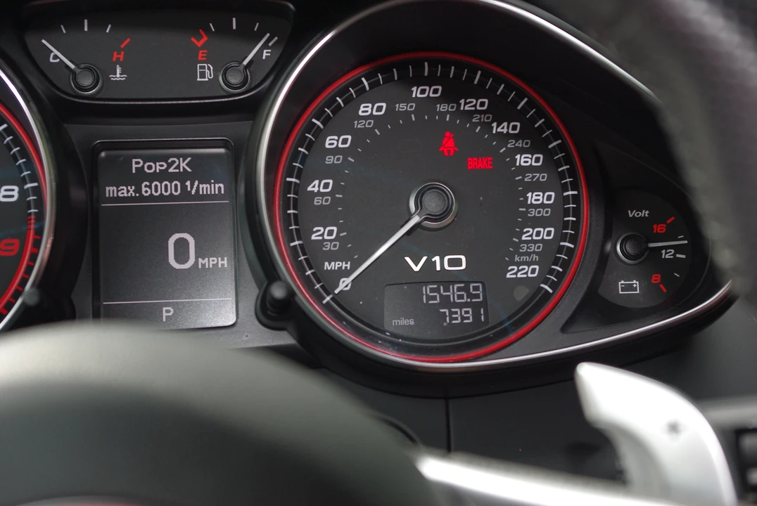 2015 Audi 42 R8 - Image 8 of 16