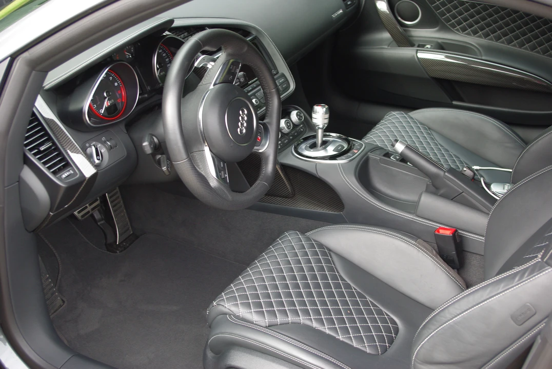 2015 Audi 42 R8 - Image 4 of 16
