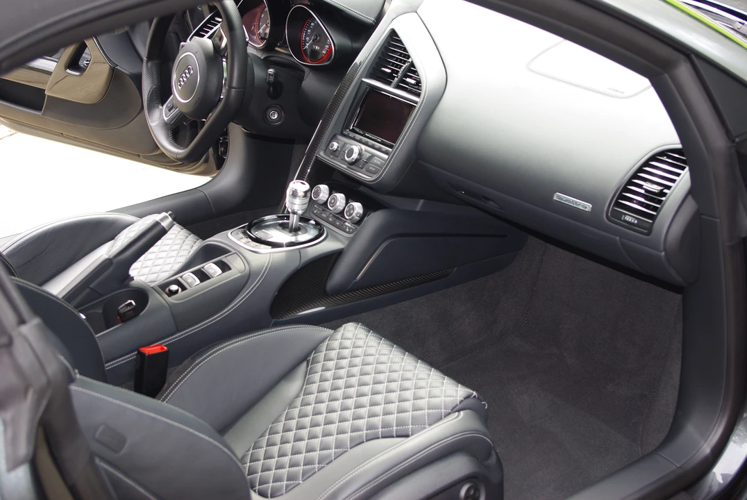 2015 Audi 42 R8 - Image 16 of 16