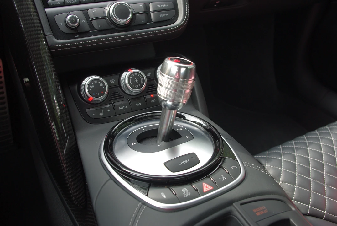 2015 Audi 42 R8 - Image 5 of 16