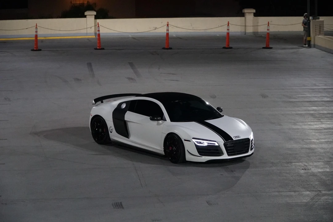 2015 Audi 42 R8 - Image 27 of 31