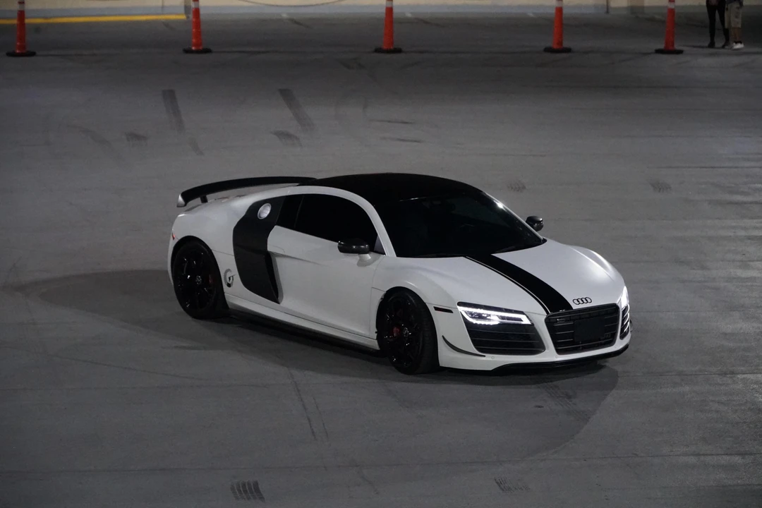2015 Audi 42 R8 - Image 28 of 31