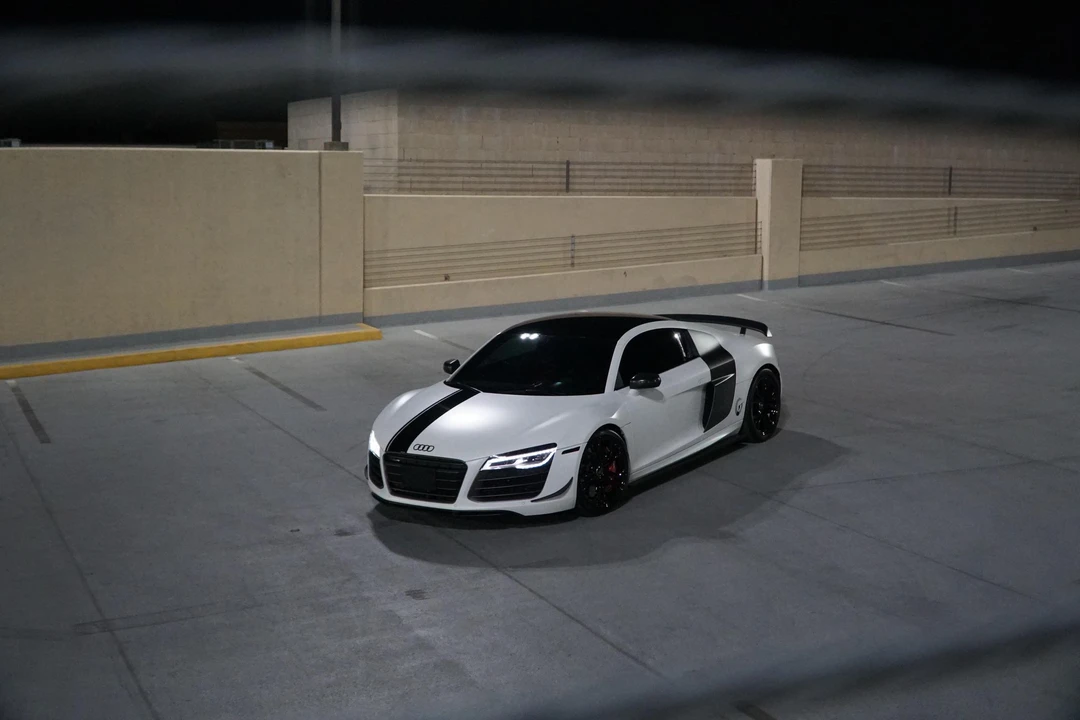 2015 Audi 42 R8 - Image 9 of 31