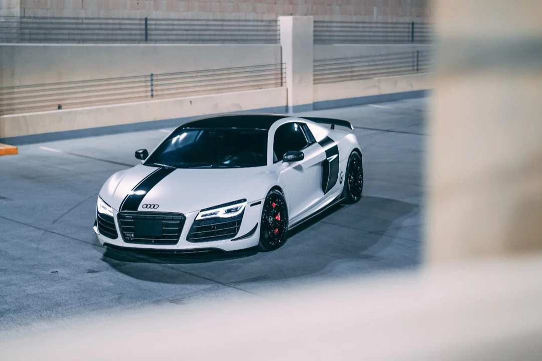 2015 Audi 42 R8 - Image 8 of 31