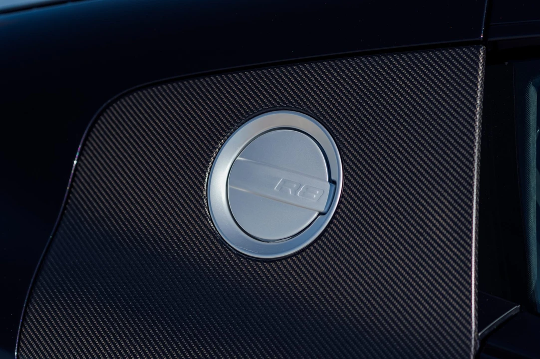 2015 Audi 42 R8 - Image 26 of 31