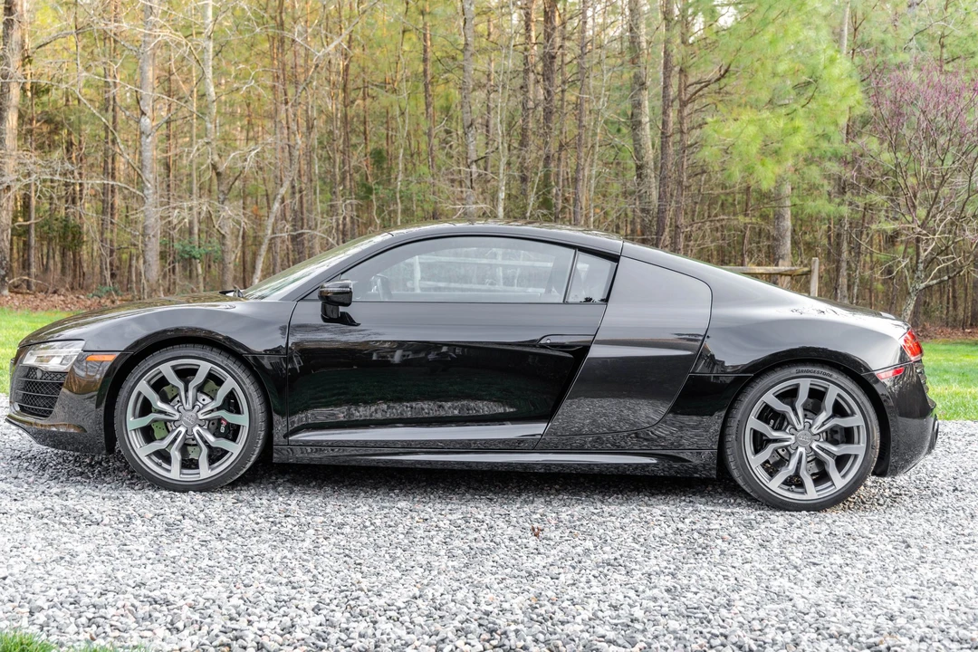 2015 Audi 42 R8 - Image 10 of 31