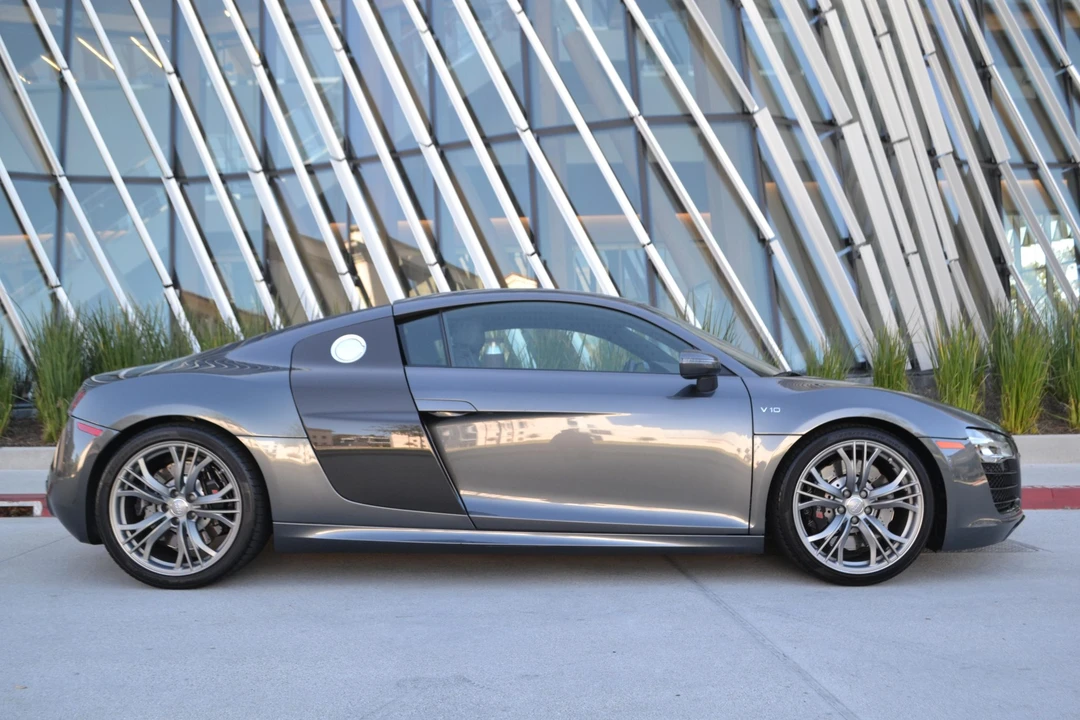 2015 Audi 42 R8 - Image 8 of 31