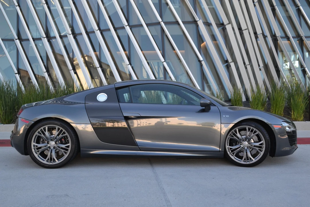 2015 Audi 42 R8 - Image 10 of 31