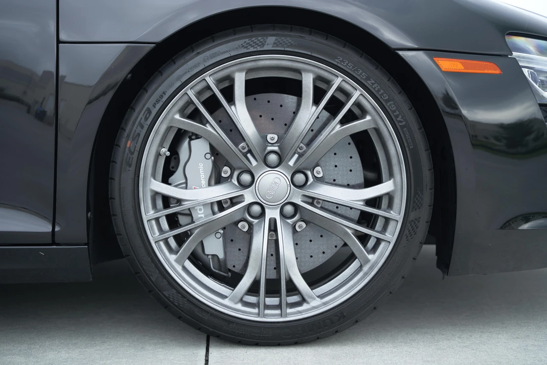 2015 Audi 42 R8 - Image 22 of 31