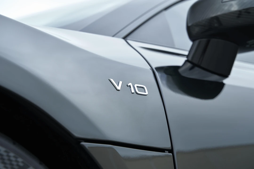 2015 Audi 42 R8 - Image 14 of 31