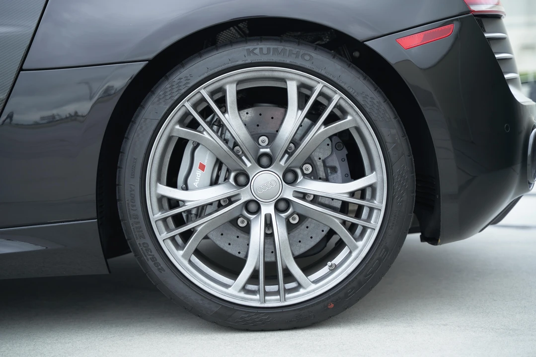 2015 Audi 42 R8 - Image 24 of 31