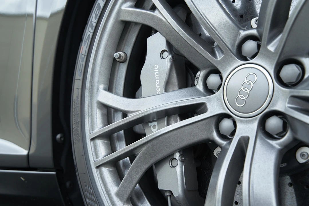 2015 Audi 42 R8 - Image 23 of 31