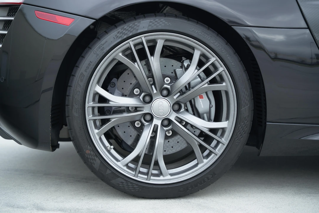 2015 Audi 42 R8 - Image 25 of 31