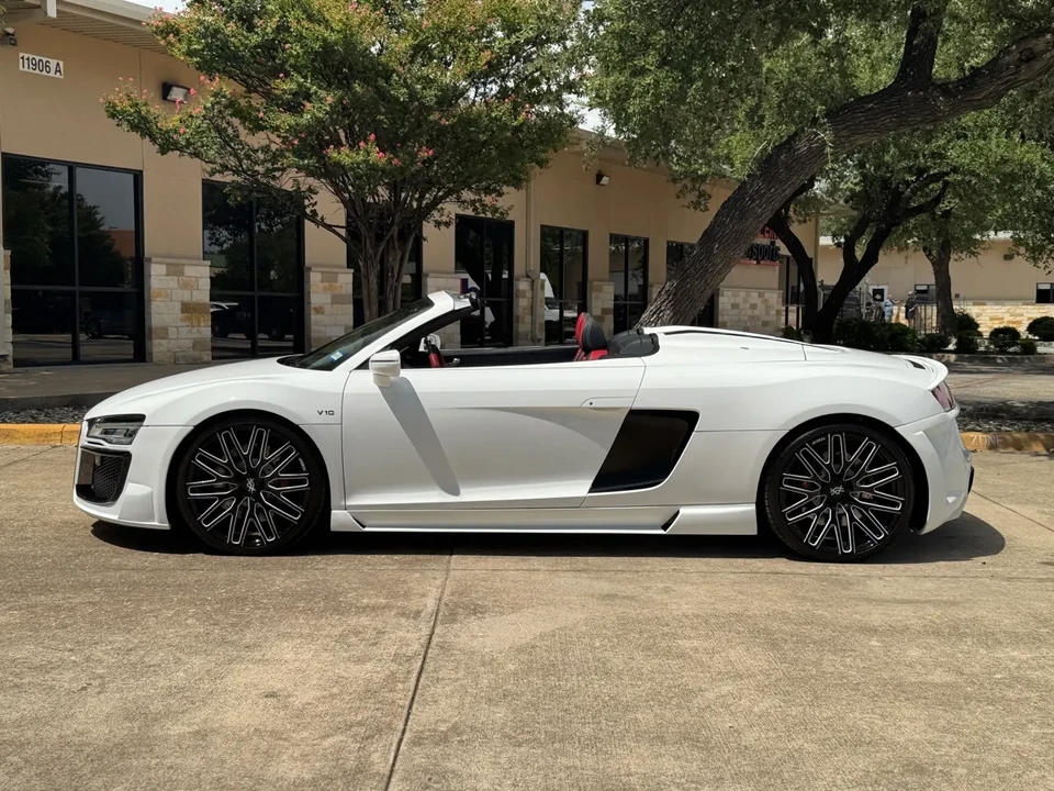 2015 Audi 42 R8 - Image 2 of 17