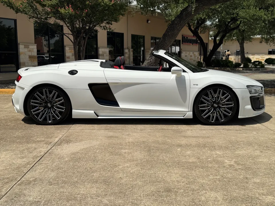 2015 Audi 42 R8 - Image 6 of 17
