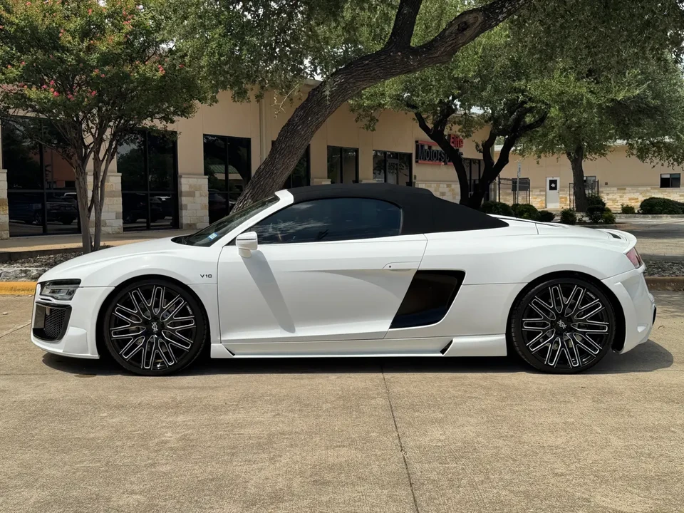 2015 Audi 42 R8 - Image 9 of 17