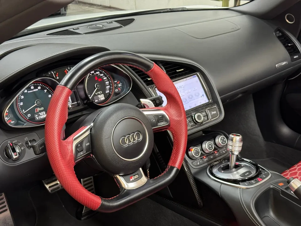 2015 Audi 42 R8 - Image 10 of 17
